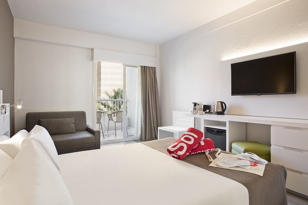 Xtra, 1 Double and 1 Single Bed