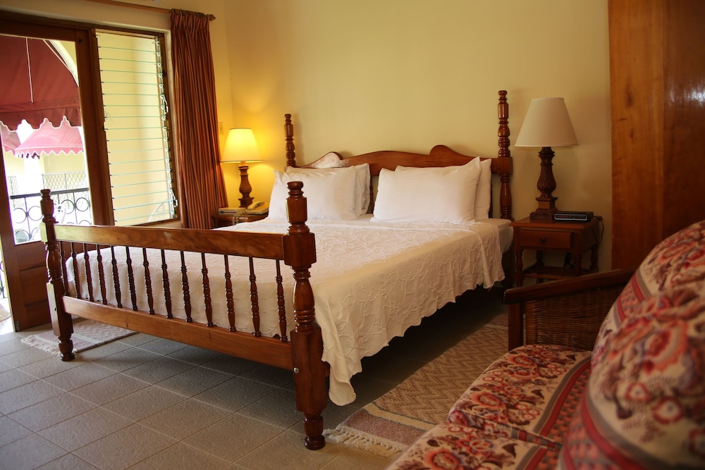 Charela Inn Hotel 11/51
