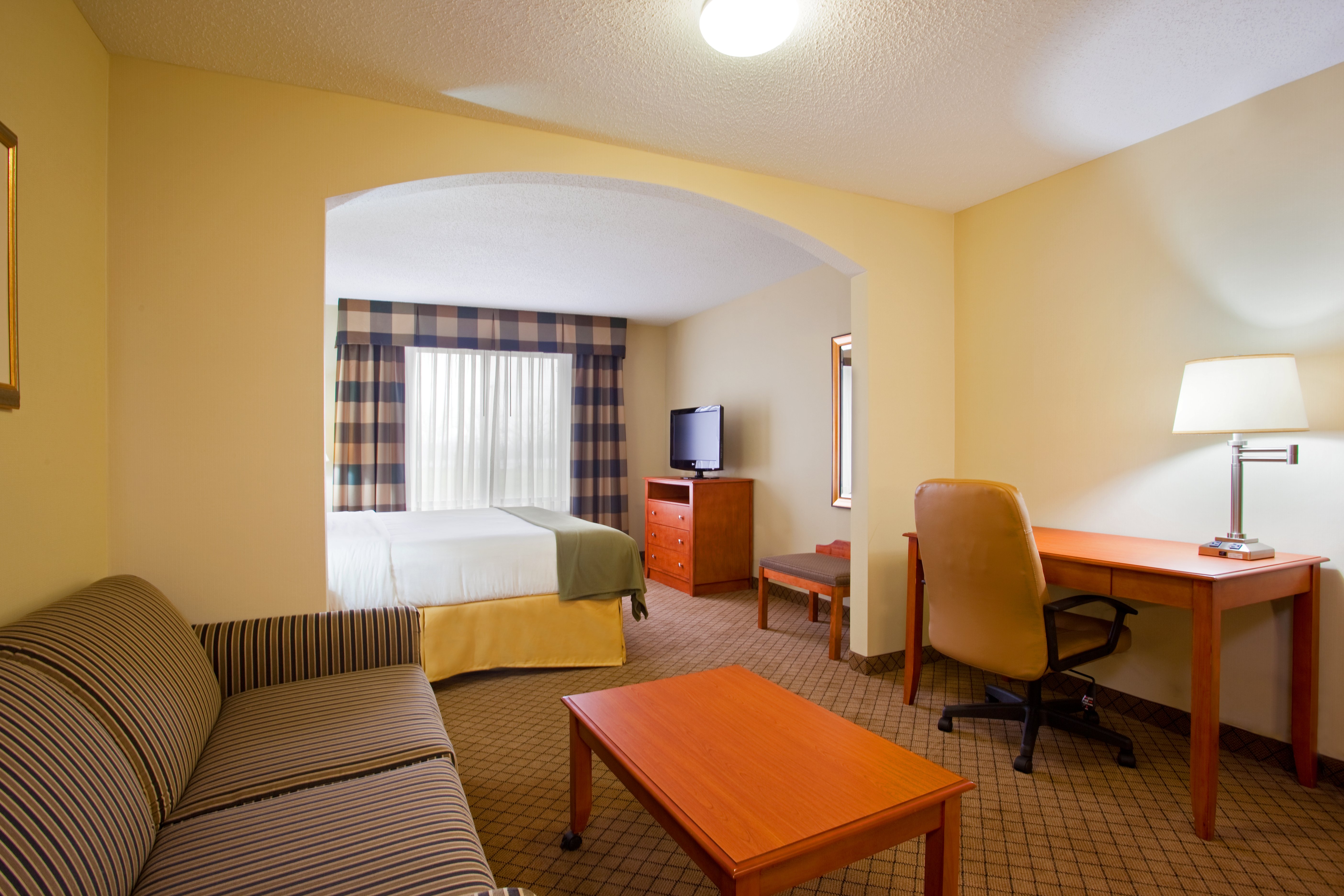 Holiday Inn Express Hotel Suites Goshen 48/75