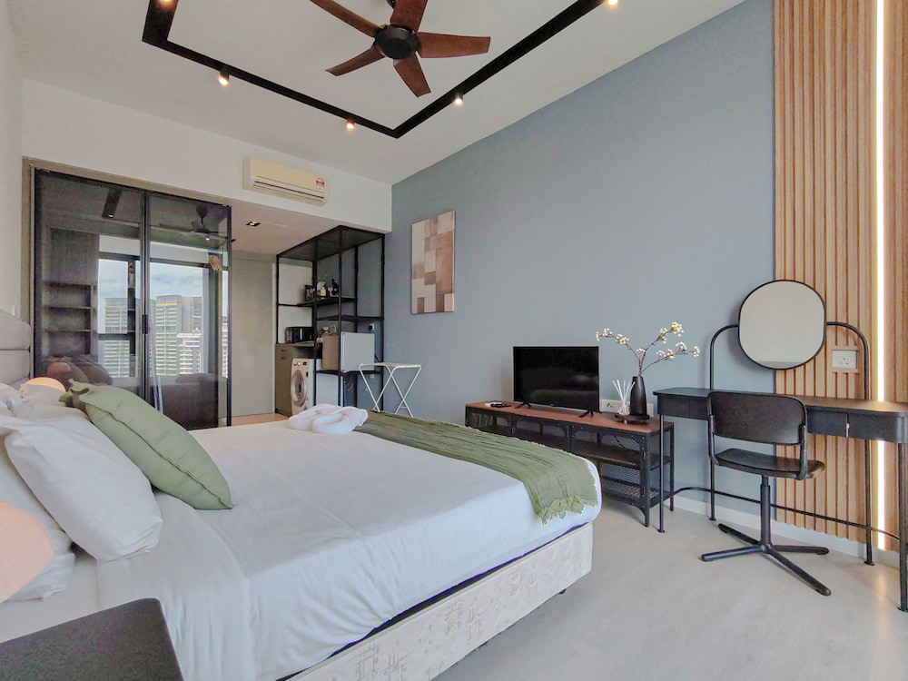 Skyline, Modern, Sanctuary, Deluxe, King Bed، Expressionz KLCC by Wodages 5/10