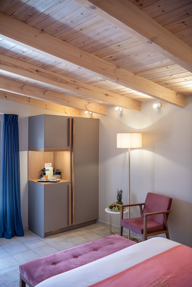 Viaggio Elegant Rooms 15/50