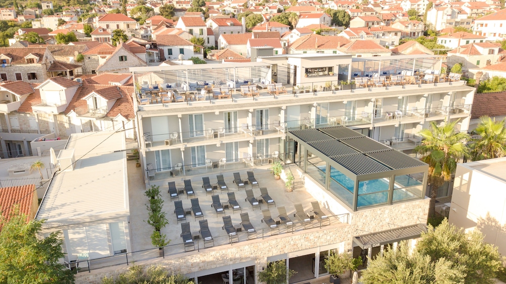 Hotel Osam 1/50