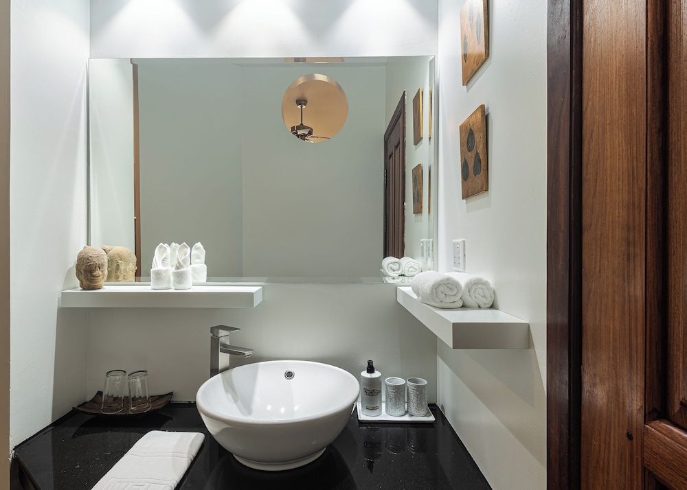 Pavillon D Orient Boutique Hotel 44/50
