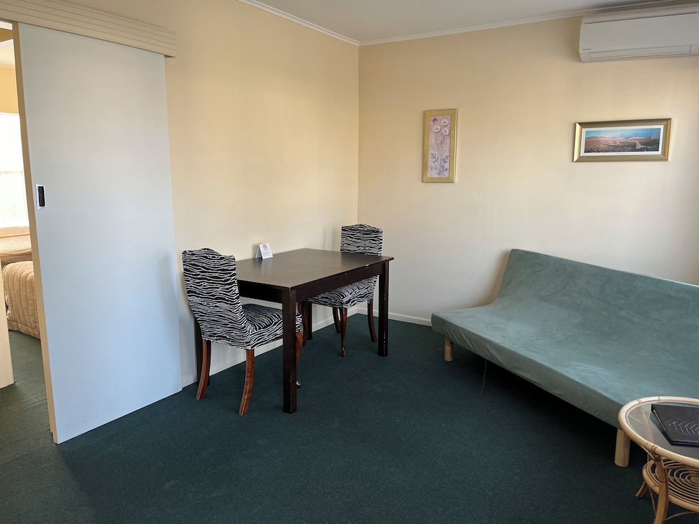 Classic Motel 20/28