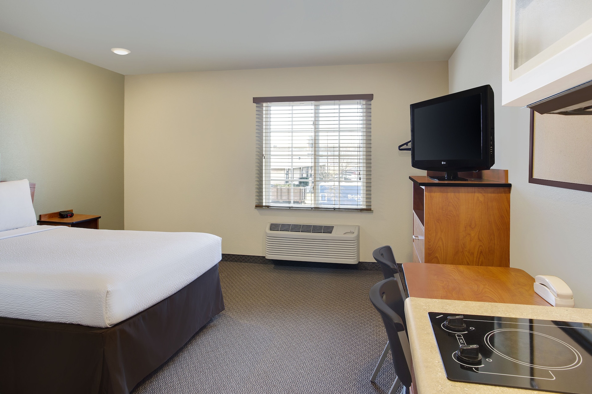 Suite, Queen Bed, Smoking