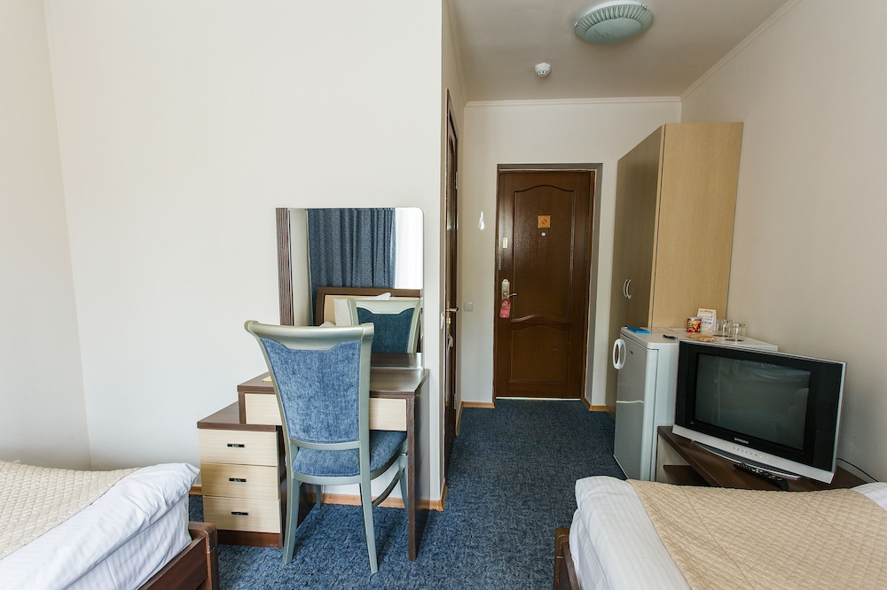Alma Hotel 61/76