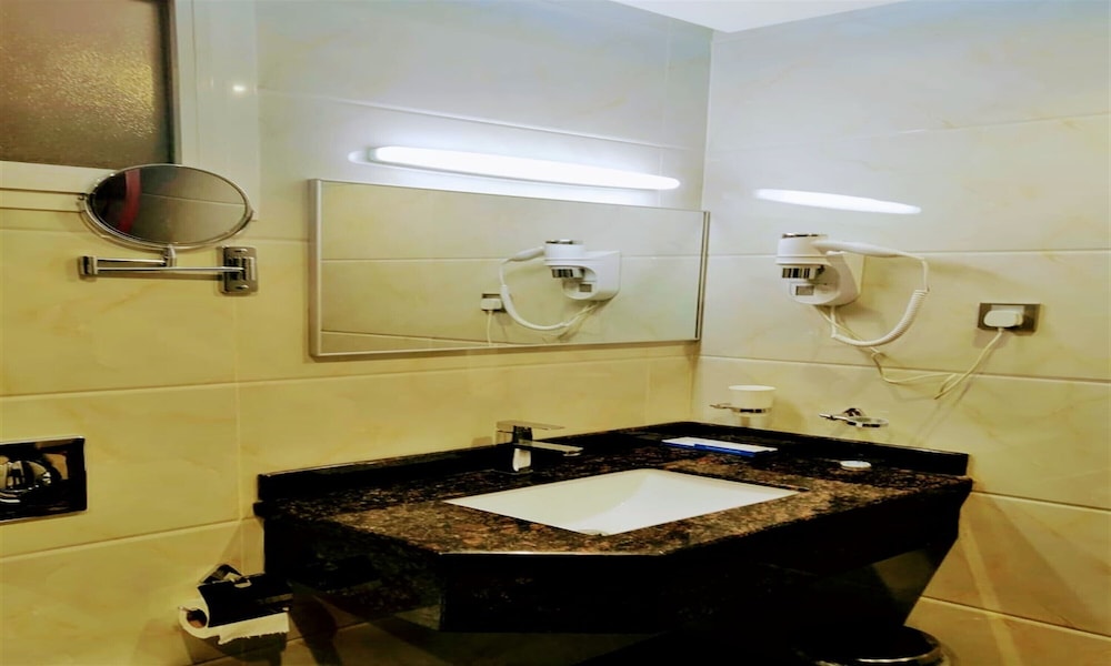 غرفة بسرير كينج، فندق كروان جدة(Carawan Hotel Jeddah) 4/6