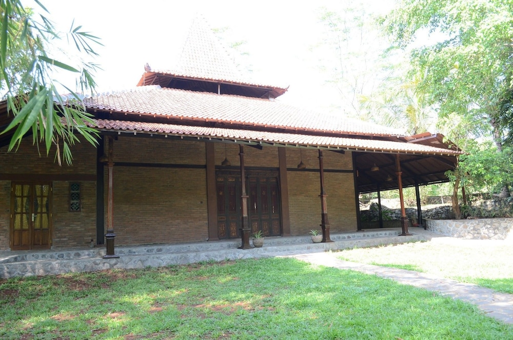 Hills Joglo Villa 2/50