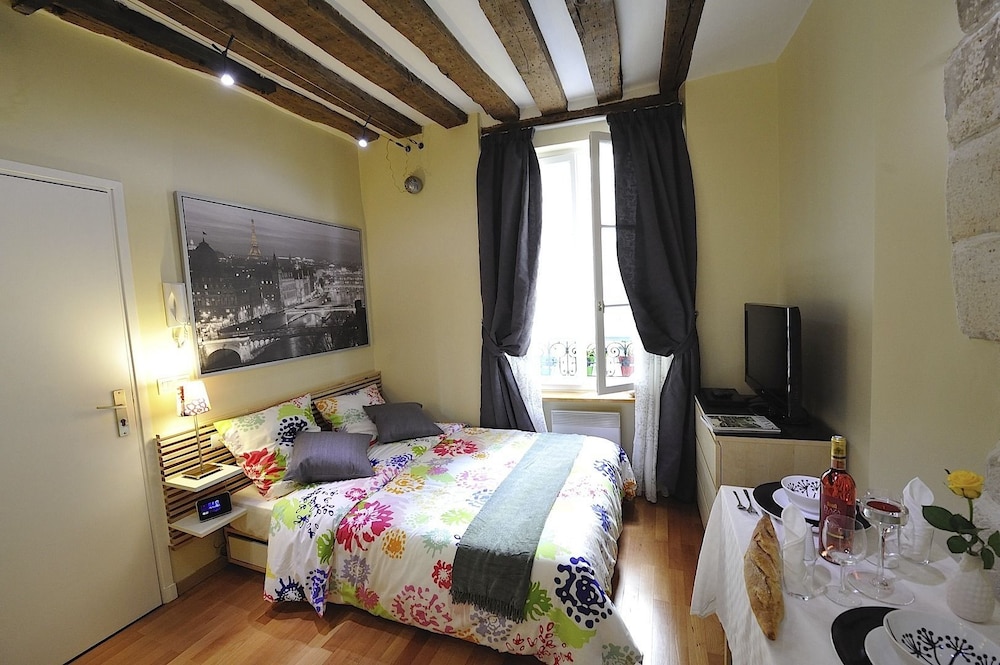 SWEET, HOME, STUDIO