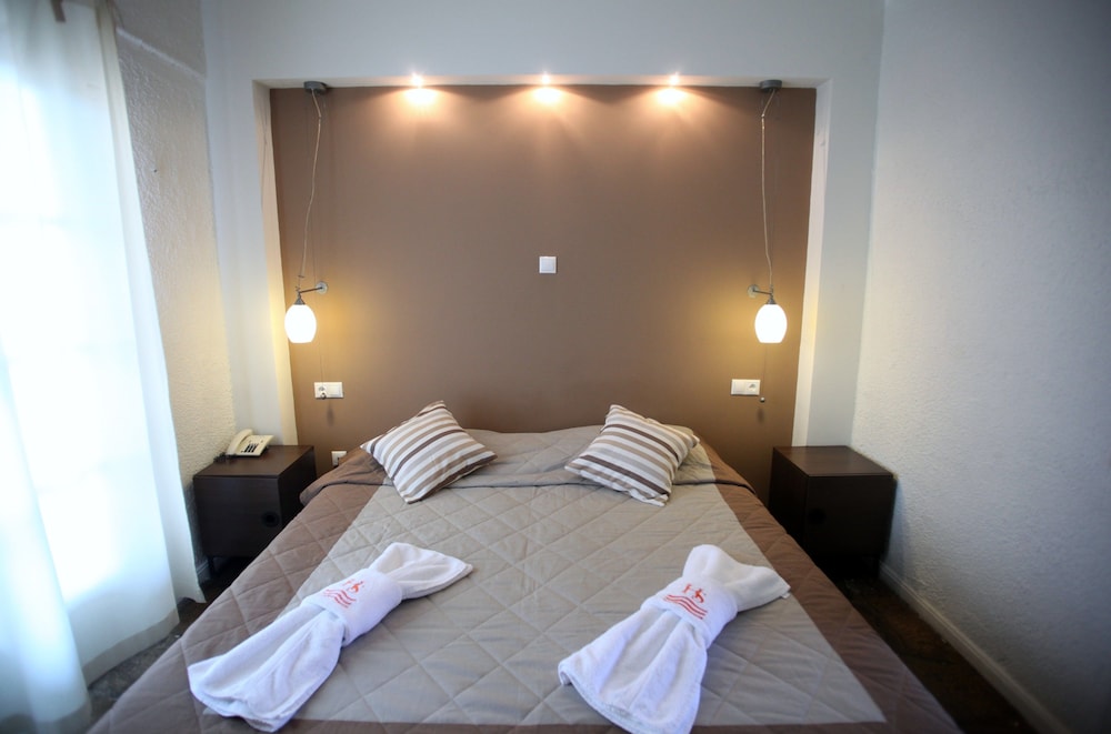 ROOM, DOUBLE BED