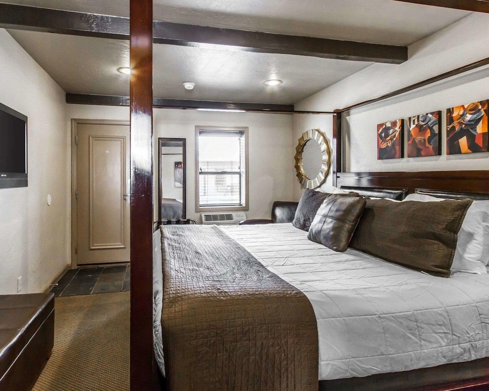 Rodeway Inn and Suites Downtowner Rte 66 22/39