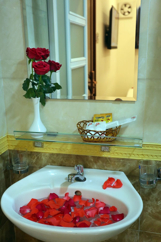 CR Hotel 33/34