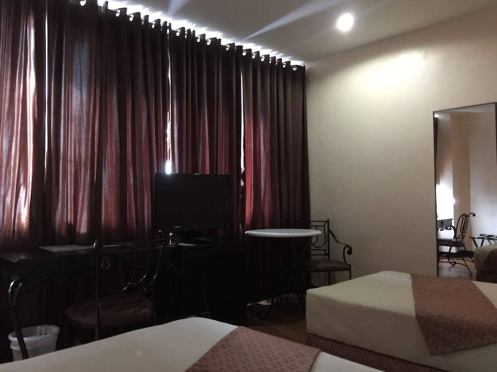 Golden Peak Hotel and Suites powered by Cocotel 34/63