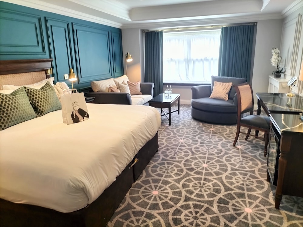 ROOM, SINGLE