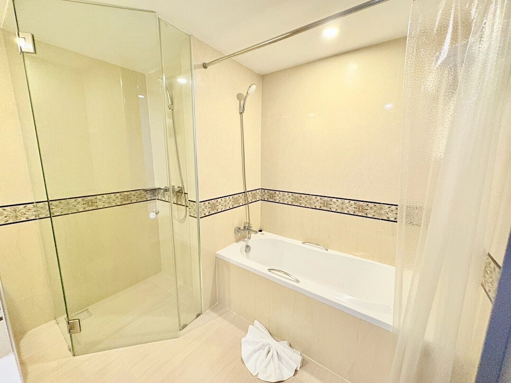 I Residence Hotel Silom 67/67
