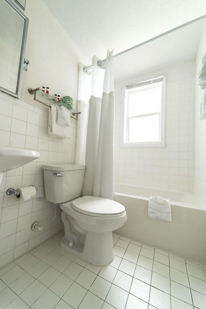 TOWER, OCEAN, SURF, ECONOMY, 2 DOUBLE BEDS