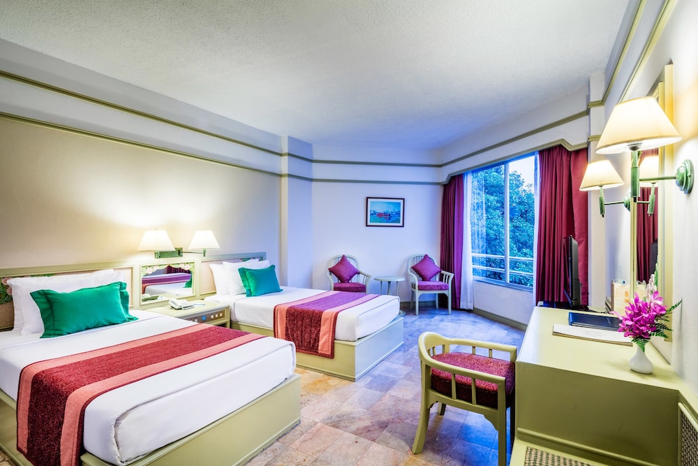 Cholchan Pattaya Beach Resort 23/74