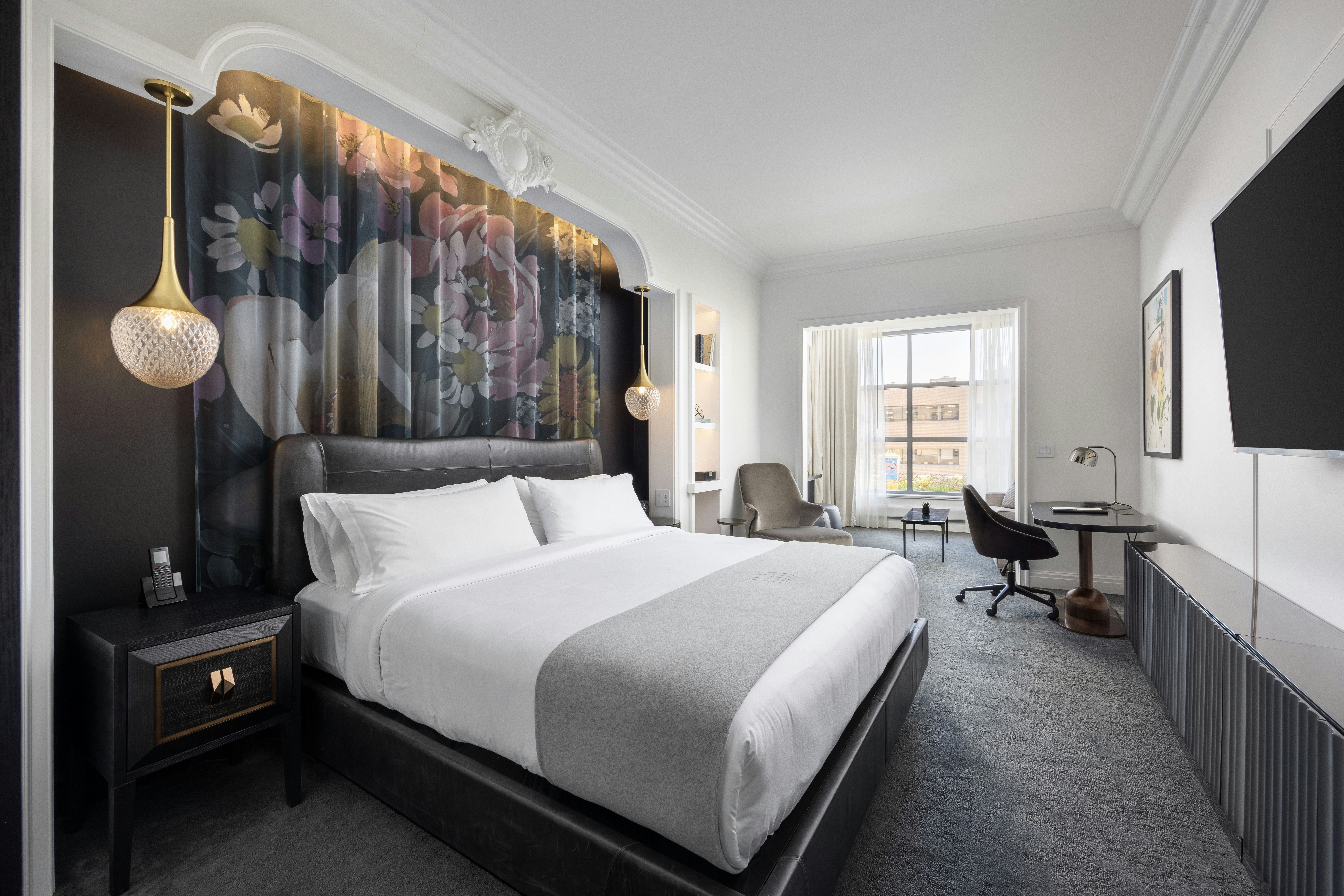 Room, King Bed, Sun Room