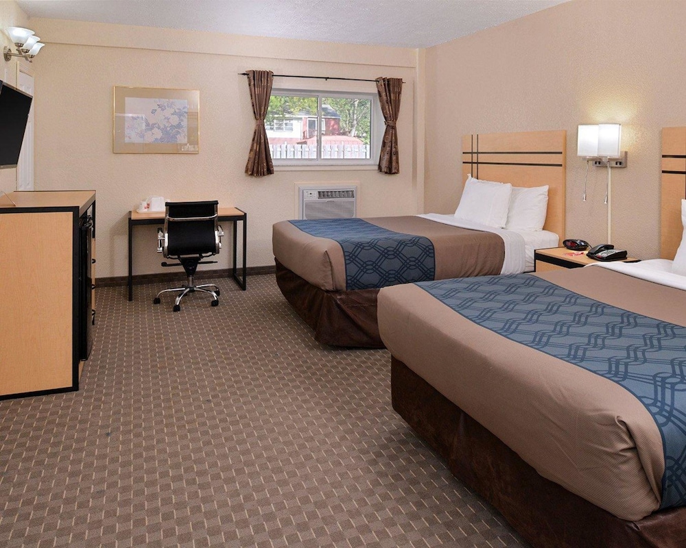 Econo Lodge Rochester I-90 & I-390 15/40