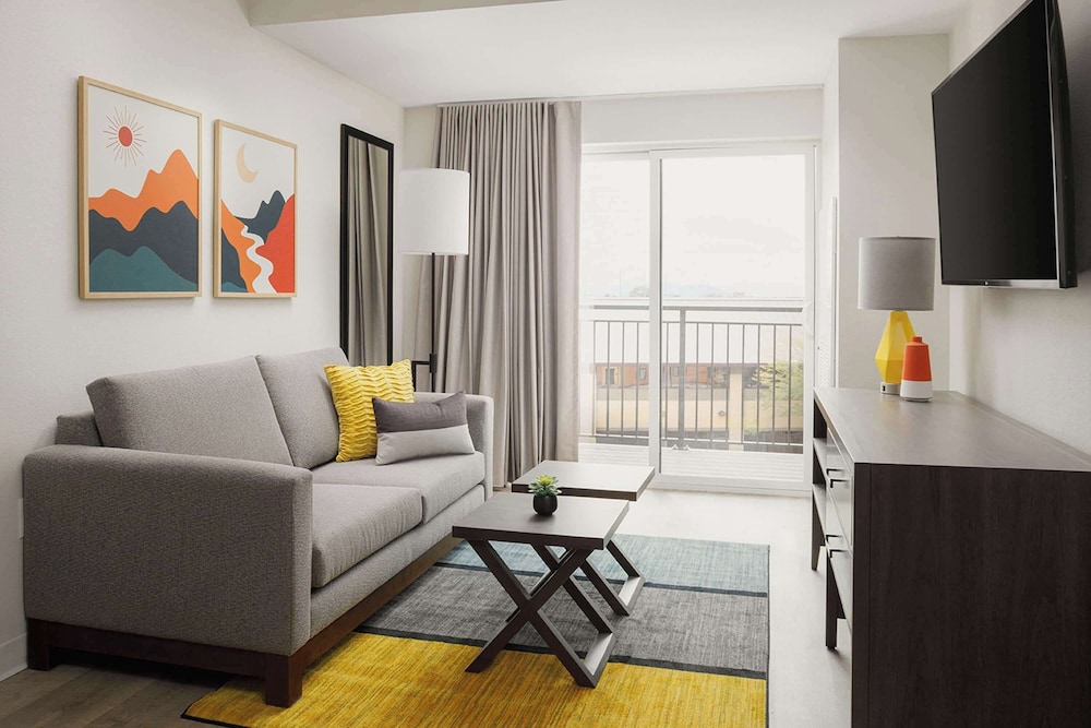 WaterWalk Extended Stay by Wyndham Jacksonville Deerwood Pk 31/56