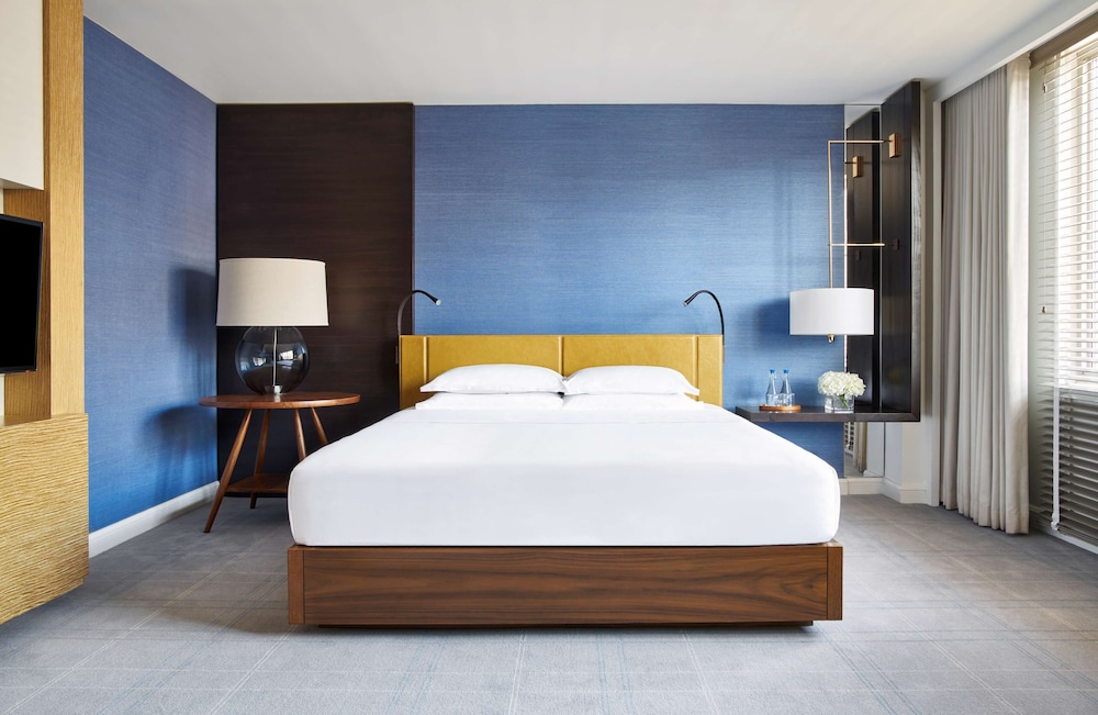ROOM, KING BED, ACCESSIBLE