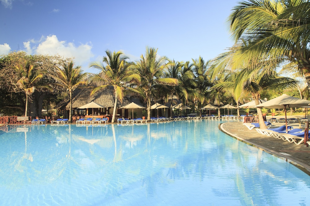 Baobab Beach Resort 66/72