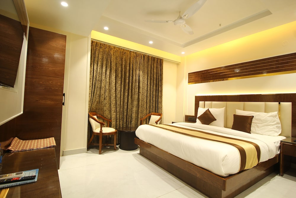 HOTEL GRAND PLAZA. 18/50
