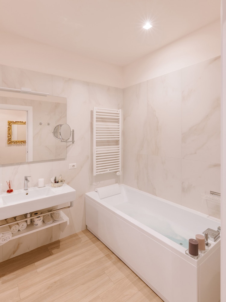 Rhea Silvia Luxury Navona 47/50