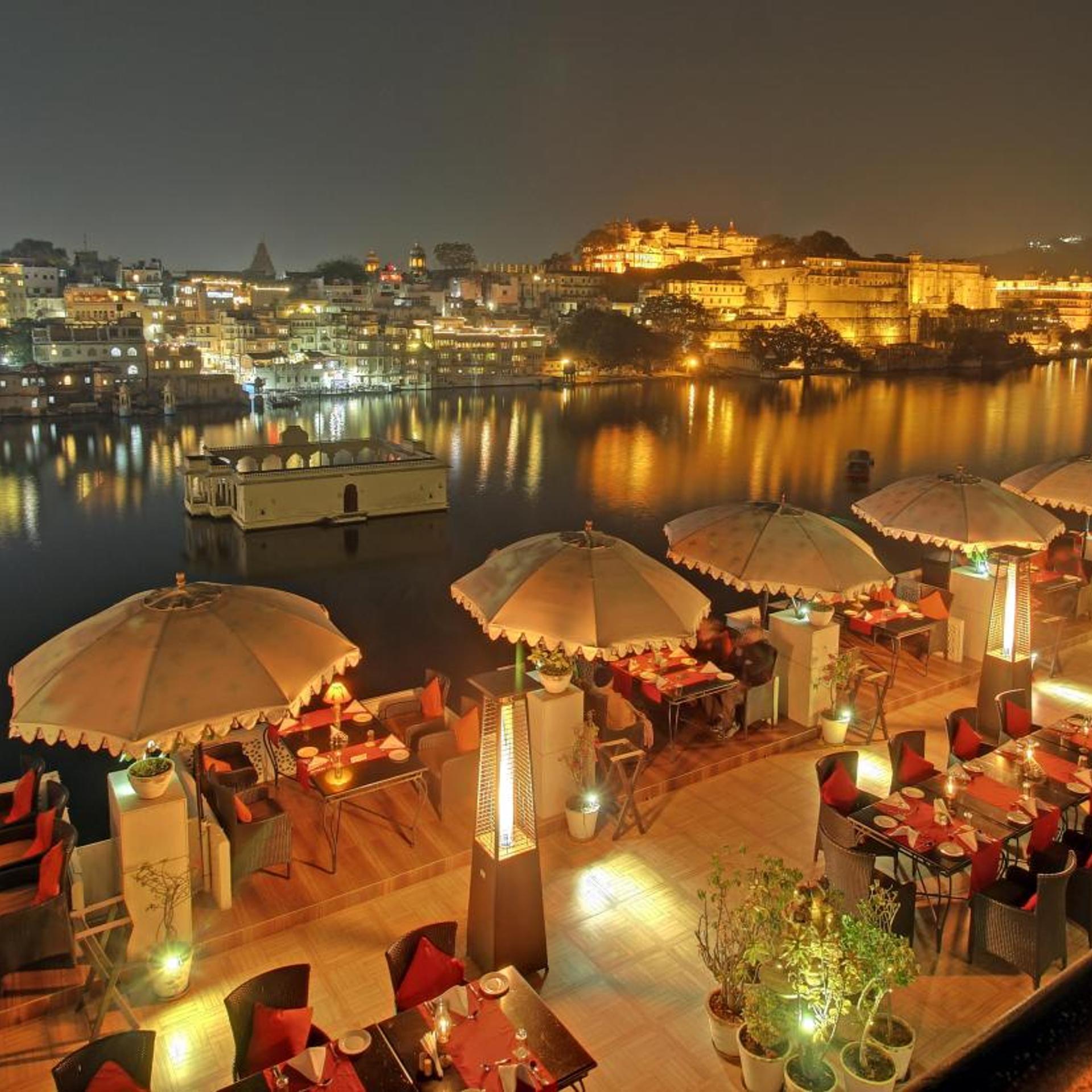 Lake Pichola Hotel 2/25