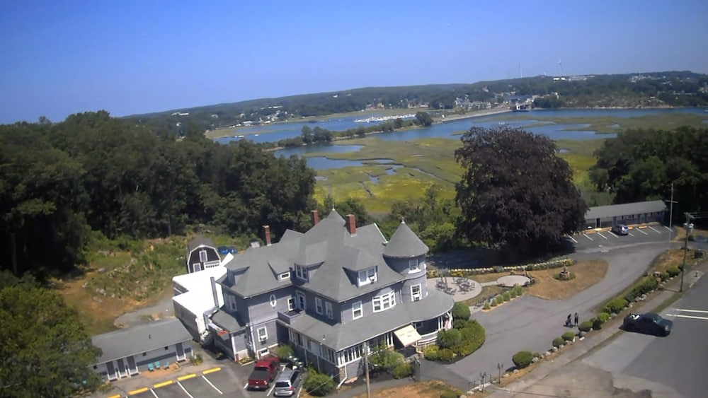 Castle Manor Inn 3/42