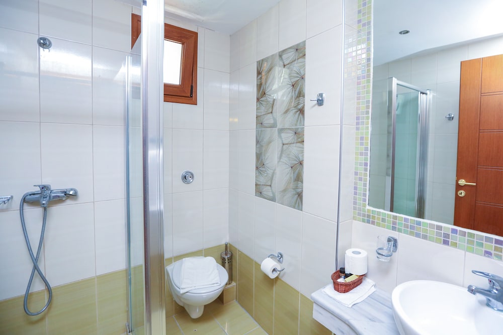 SKIATHOS ISLAND SUITES 48/50