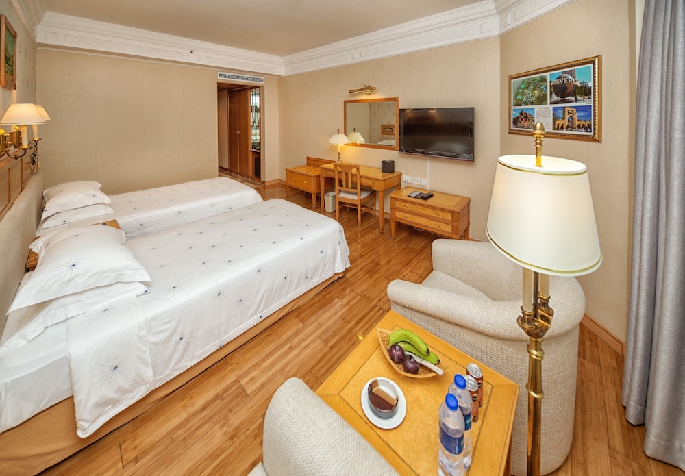 Silverland Hotel 25/37