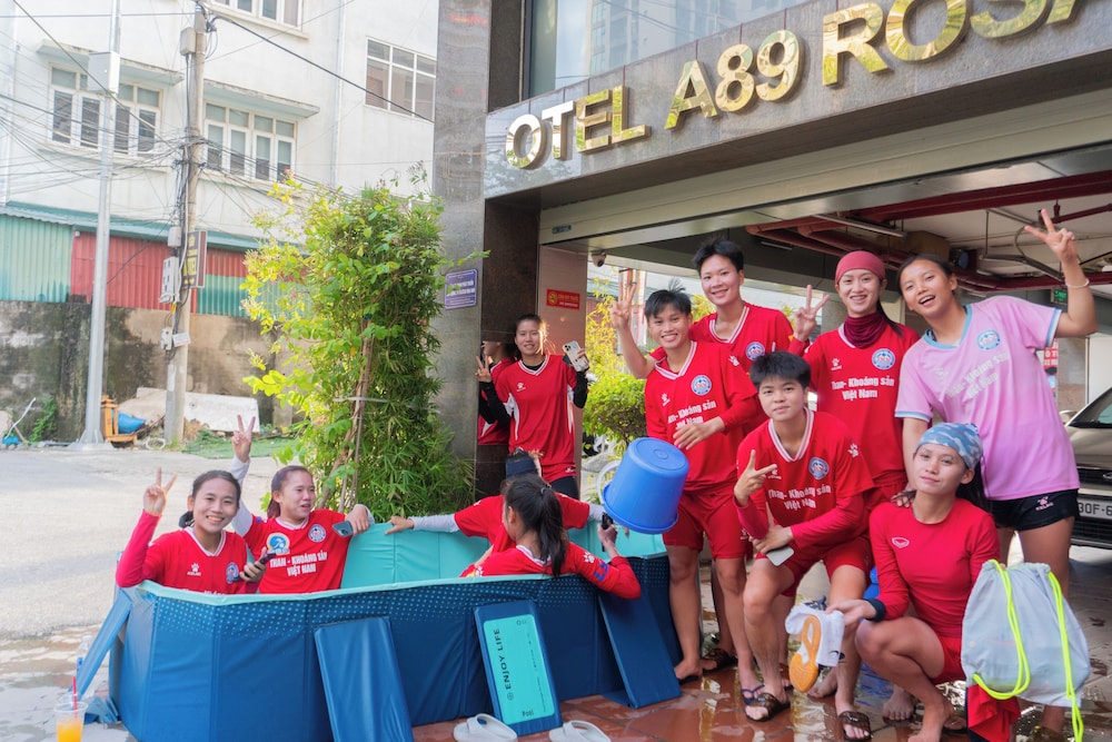 Rosarian Hotel 37/40