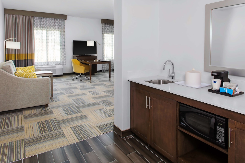 Hampton Inn & Suites Los Angeles/Hollywood 19/52