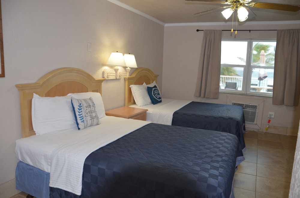 STANDARD, 2 QUEEN BEDS