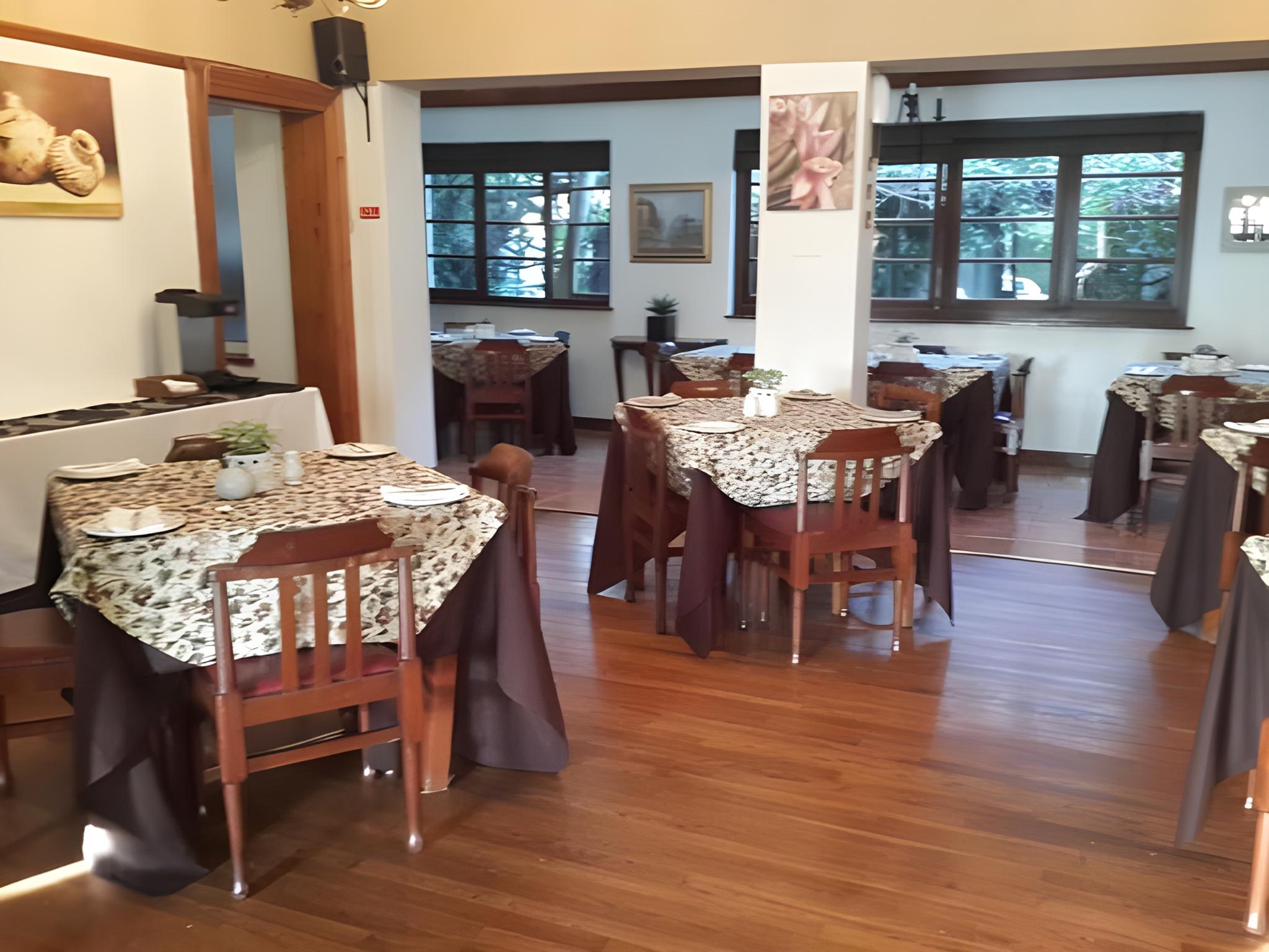 Somerset Guest Lodge 15/25