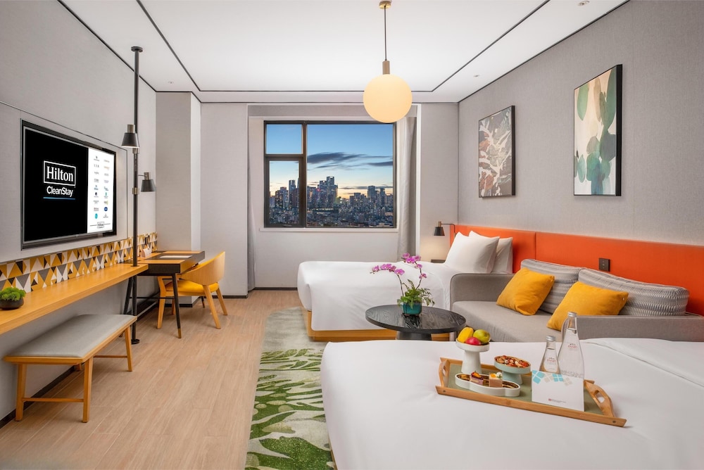 DELUXE, TWIN BEDS