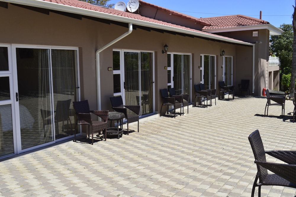 Lakeview Boutique Hotel Conference Centre 50/52