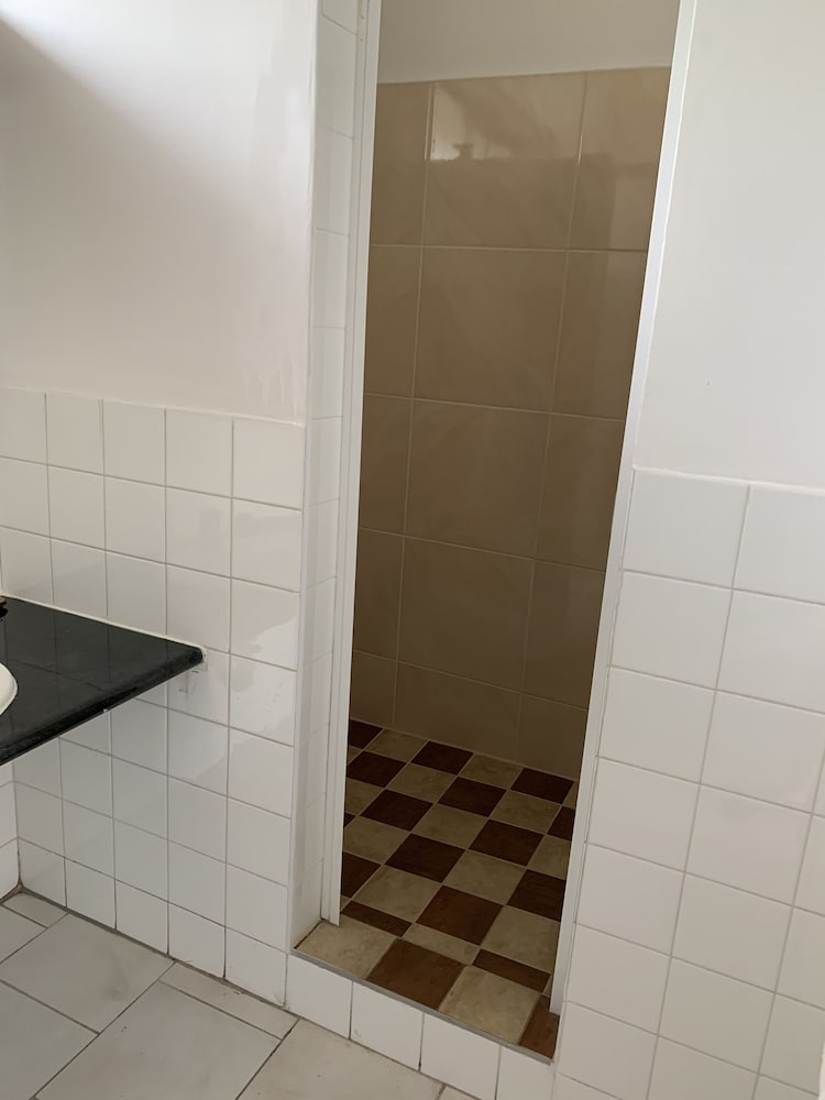 Beaconsfield Lodge Motel 43/66