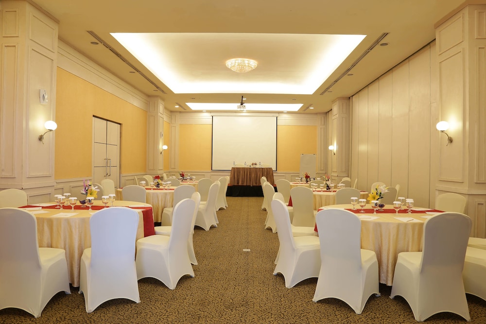 Grand Asmat Hotel and Convention Center 58/63