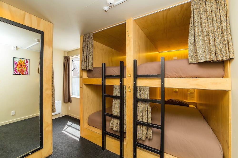 Tahuna Pod Hostel 40/50