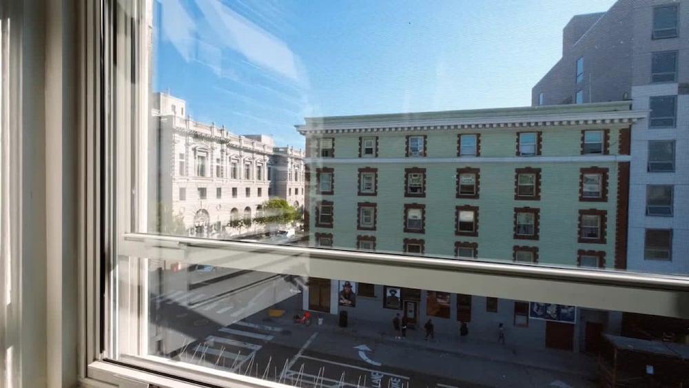 Hotel Garrett 3/50