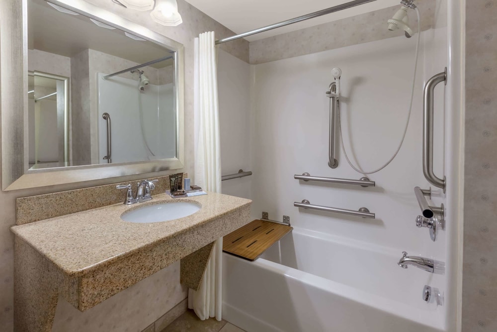 Wingate by Wyndham Erie 15/53