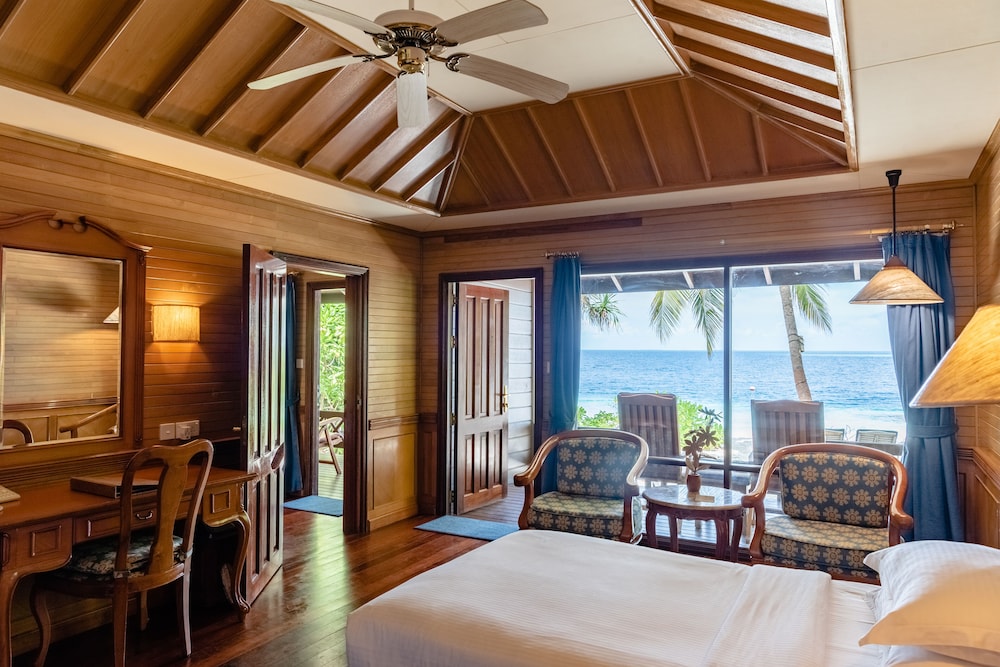 2 Bedrooms, Beach Villa, Deluxe, Family, 1 King and 1 Single Beds