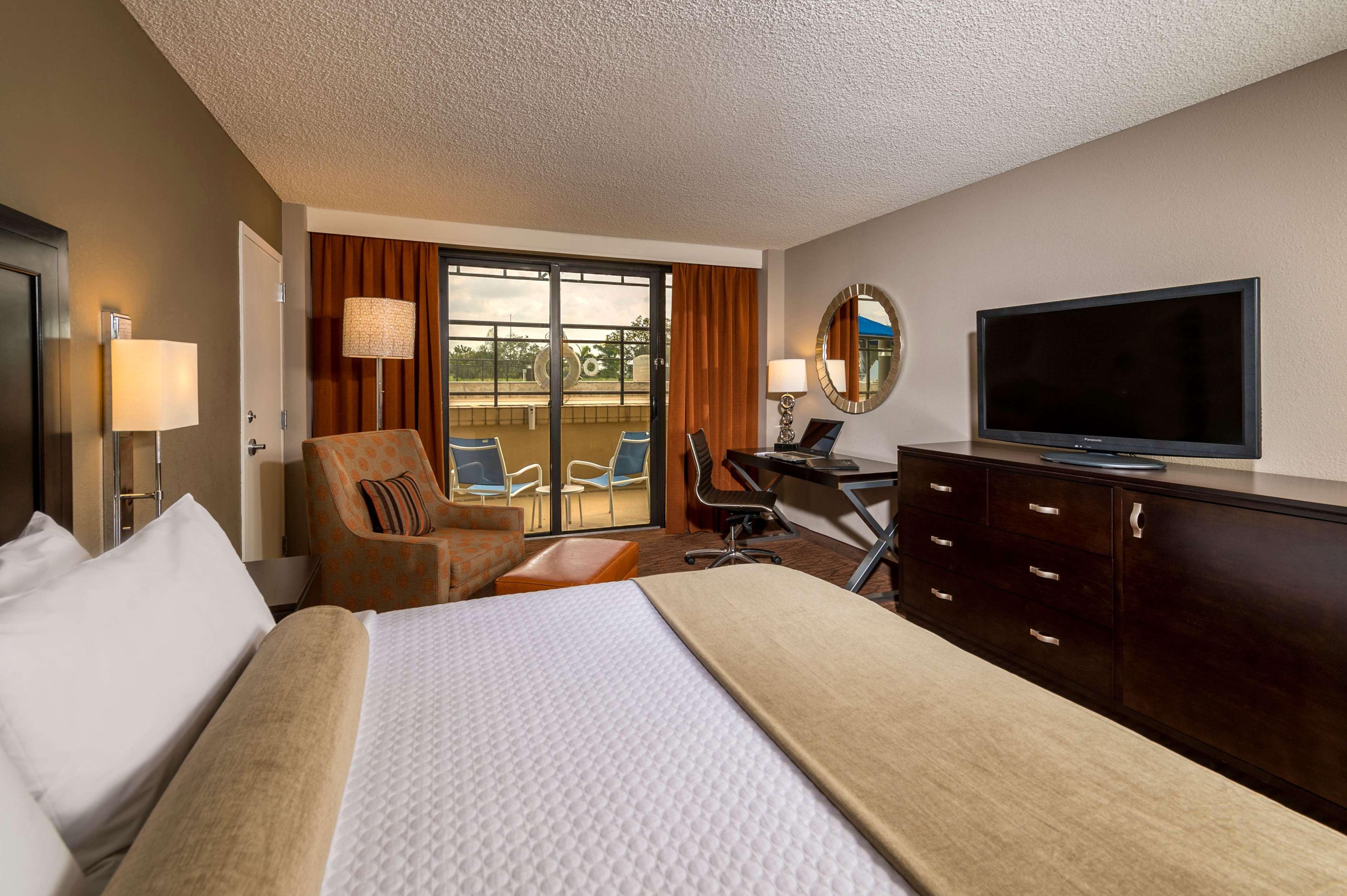 ROOM, KING BED, POOL SIDE