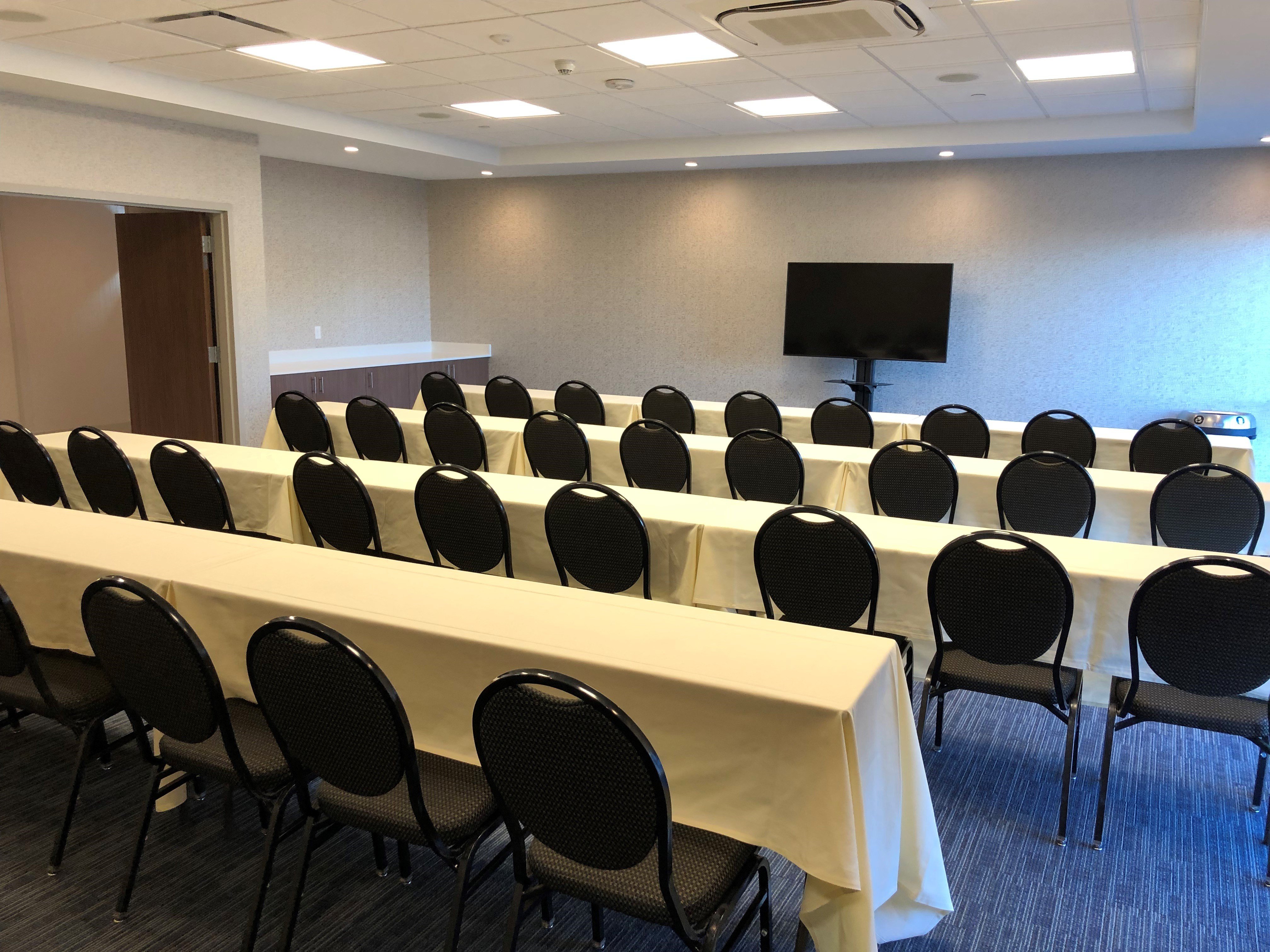 Holiday Inn Express Suites Springfield North 51/60