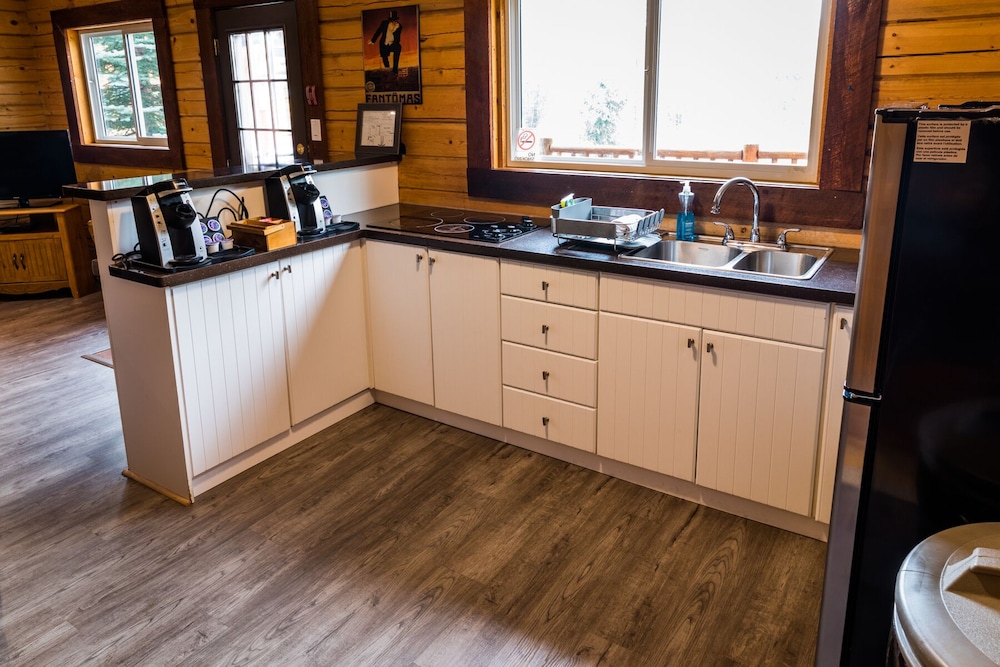Glacier House Resort 12/36