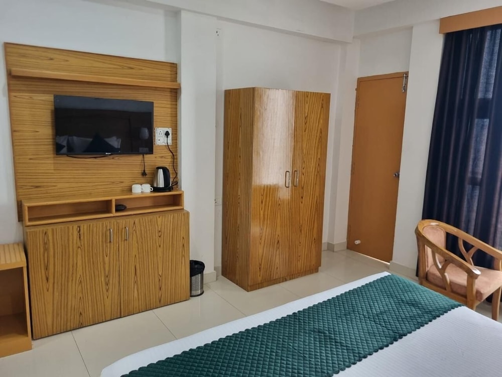 Amritara Sun Inn, Phata 28/40