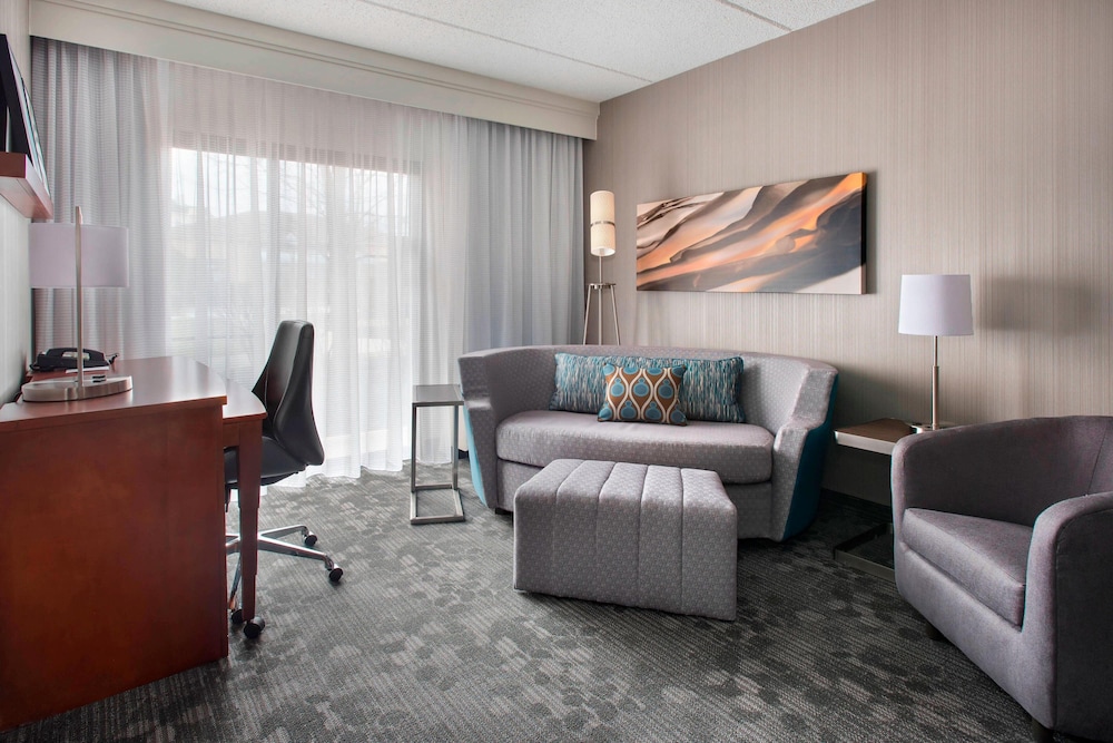Courtyard Fishkill by Marriott 23/34