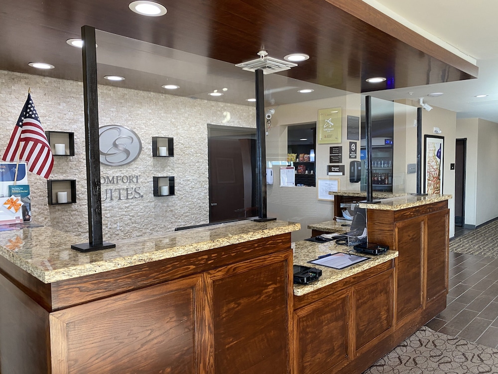 Comfort Suites West Omaha, NE 5/50